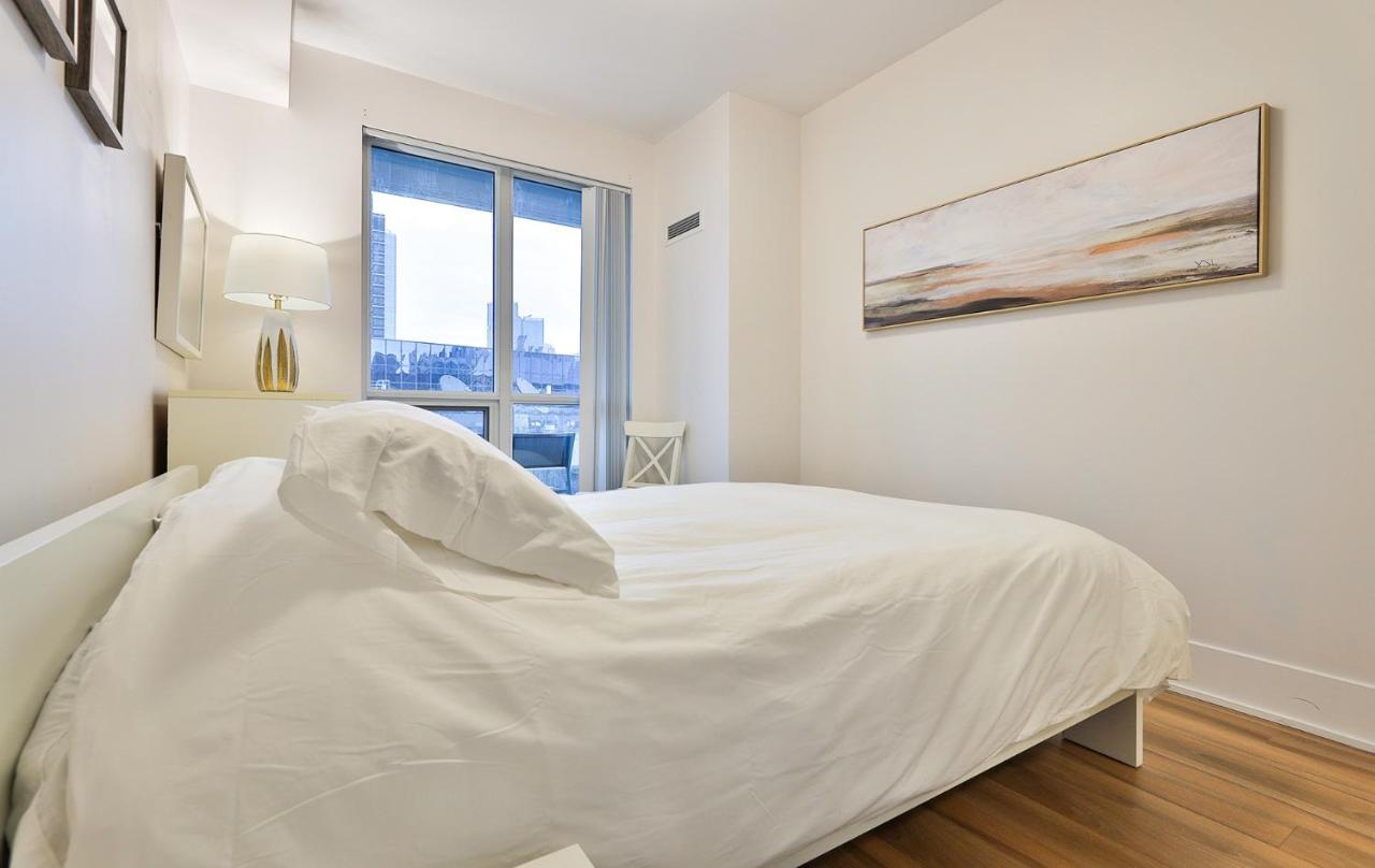 Luxury Condo Prime Location Toronto Bagian luar foto