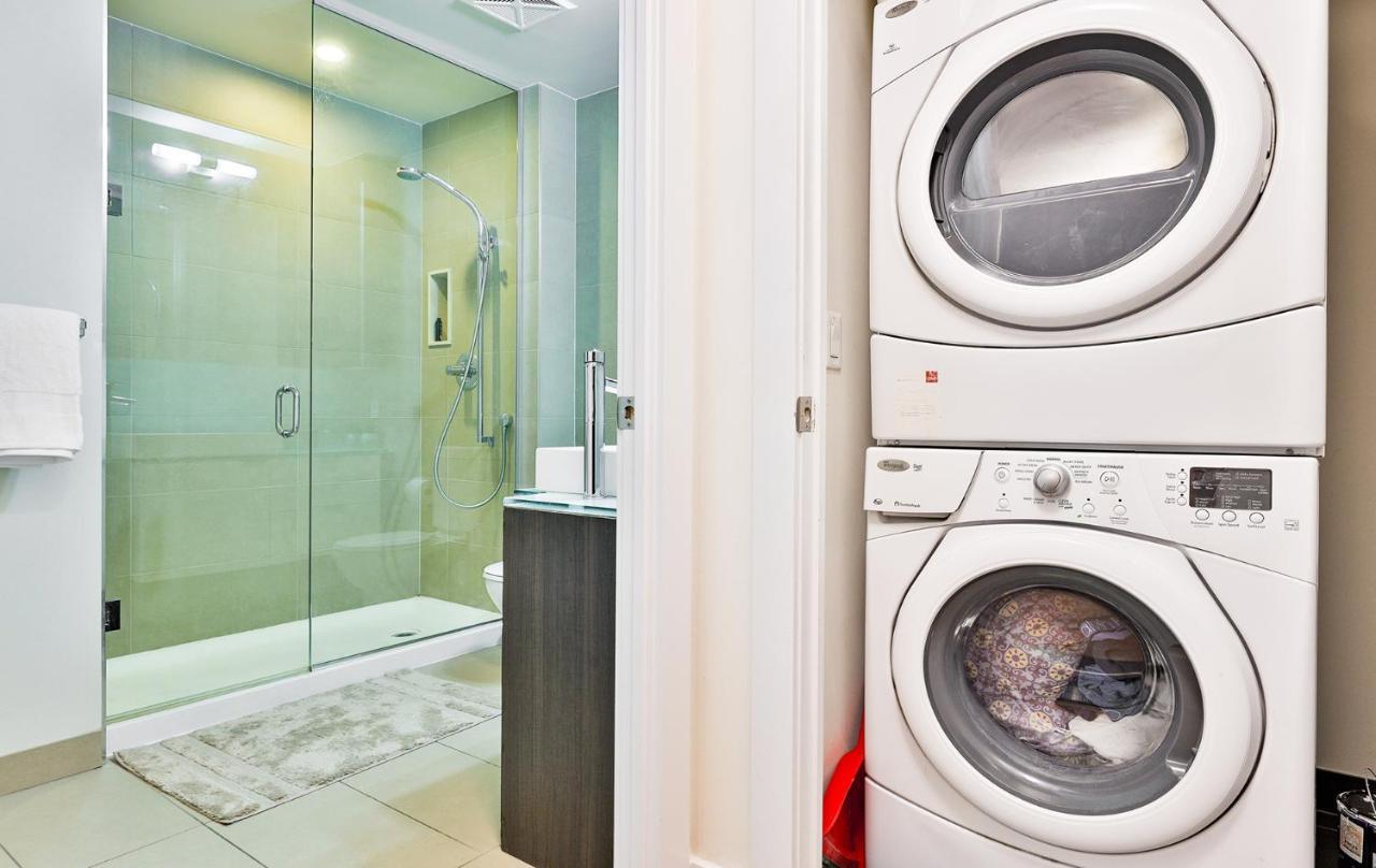 Luxury Condo Prime Location Toronto Bagian luar foto